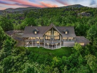 Majestica Epic Views, Pool, Pickleball, Hot Tub, Rock Wall, Arcade Sleeps 28 - 2