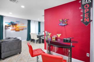 Escape GameRoom, BAR, BBQ, Spacious,KING Bed, All Luxury mattresses, Near Beach, 6 blocks away from Bars, Nite Clubs, Res, Shops - 9