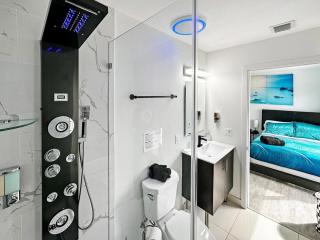 Vacay Spot experience Luna Sky! 65" TV BAR, BBQ, SHOWER massage jets, music, go to FL Keys - 4
