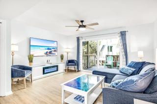 100 Yards to Beach! Fire Pit, 3 Decks, Dogs OK! - 8