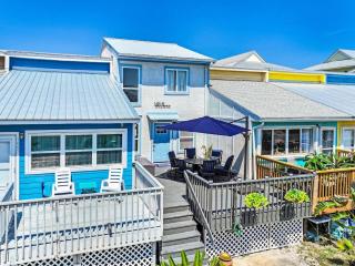 100 Yards to Beach! Fire Pit, 3 Decks, Dogs OK! - 5