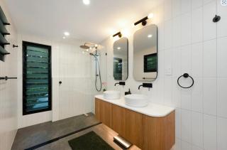 Resort Retreat in Mundingburra | Pool, BBQ - 4