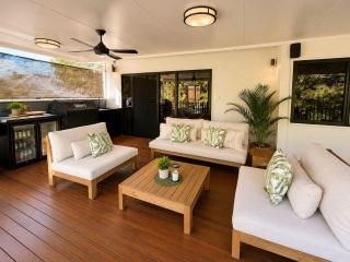 Resort Retreat in Mundingburra | Pool, BBQ - 5