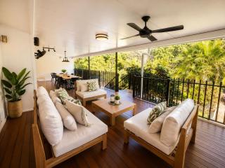 Resort Retreat in Mundingburra | Pool, BBQ - 3