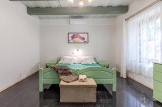 Nora Guest House 2BR & Garden - Happy Rentals - 7