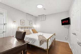 Cozy 1BR, Parking, WiFi and Close to all Amenities - 9