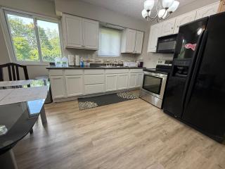Bright Renovated 4BR 2BA Home With Utilities Included And Near Healthcare Centers - 6