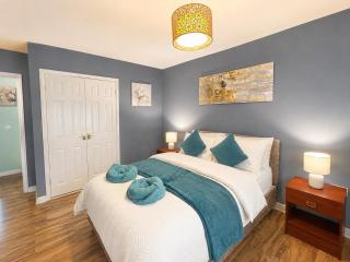 Huge 4 Bed Detached Home Near Derby City Centre with Parking - Derby - 3