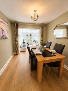Huge 4 Bed Detached Home Near Derby City Centre with Parking - Derby - 5