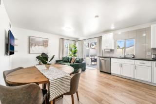 Modern Oasis, Private Pool & Spa, Sleeps 8, Vegas Strip, Allegiant - 2