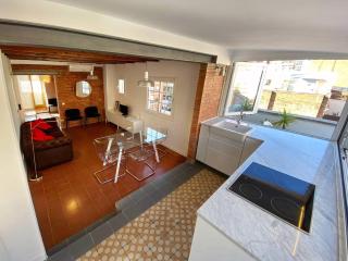 31MAI1043 - Sunny home terrace Sagrada Familia - Barcelona - 5