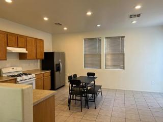 Extended Stay 3 or 4 Beds Cozy Smart Home Living - 4