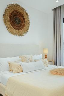 New Luxury Condo, Resort Pool Oasis - 3