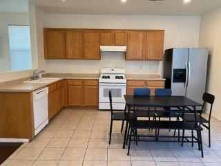 Extended Stay 3 or 4 Beds Cozy Smart Home Living - 5