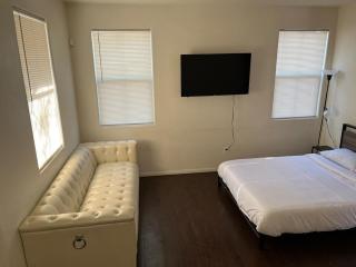 Extended Stay 3 or 4 Beds Cozy Smart Home Living - 9