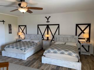 Four Oaks Bed And Breakfast - 4