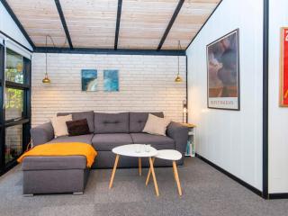 Charming Retreat by River - 2