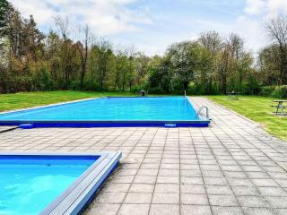 Charming Retreat by River - 7