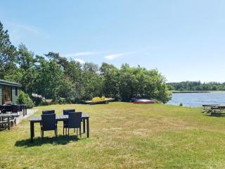 Lakefront Retreat in Sohojlandet - 9
