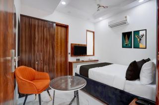 Hotel Aroha A Corporate Suites Near Botanical Garden Metro Station - 2