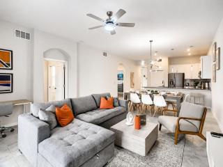 Beautiful 2BR with Waterpark & Private Game Room - 8