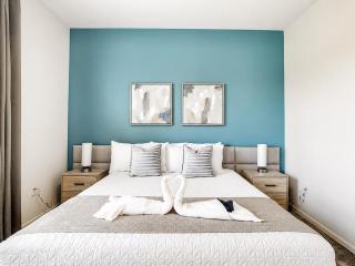 Beautiful 2BR with Waterpark & Private Game Room - 4