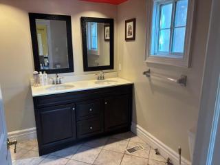 Large Private Unit in Richmond Hill - 5