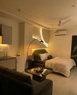 Ivóry Designer Apartments Gulberg MM Alam Pool - 2