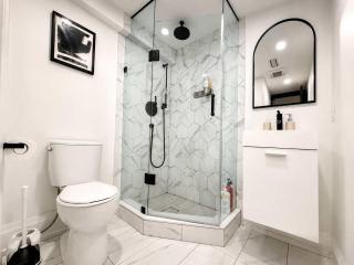 Stylish 2BR West End Oasis Near High Park - 1