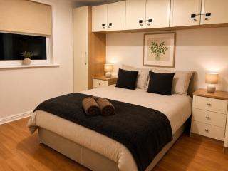 Sunderland City Centre Sleek 2 Bed Apartment - 4