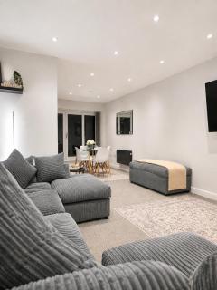 Contractor Stays Central Rugeley 2 Bed Sleeps up to 8 - 7