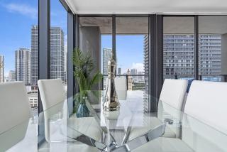 X Lounge VII-Private Sky Residence - 9