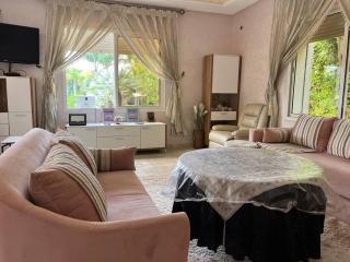Villa Spacieuse avec deux Suites et Piscine Privée - 4