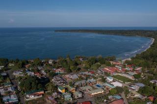 Namaitamí Casa Hermosa con AC y piscina a Solo 650 Metros del Parque Nacional Cahuita - 8