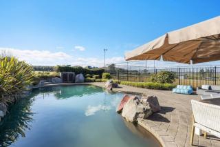 Lake Taupō Estate for 18ppl Pool, Spa & Big Views - 8