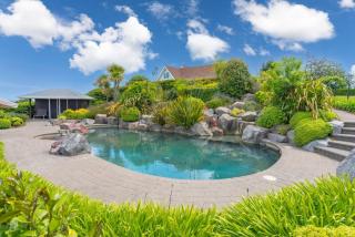 Lake Taupō Estate for 18ppl Pool, Spa & Big Views - 1