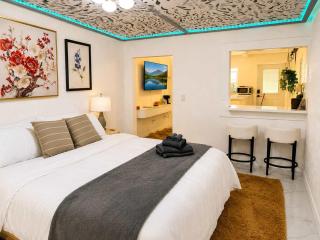 The Cozy Koi Walk to the CDA Resort With Private Porch - 7