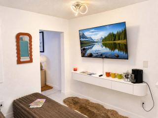 The Cozy Koi Walk to the CDA Resort With Private Porch - 5