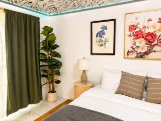 The Cozy Koi Walk to the CDA Resort With Private Porch - 4
