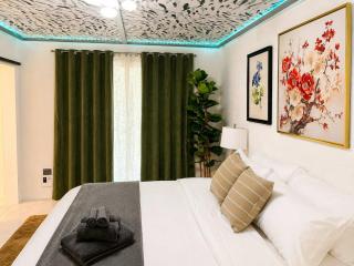 The Cozy Koi Walk to the CDA Resort With Private Porch - 3
