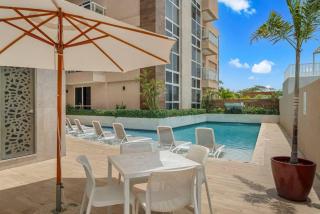 2BR Condo with Pool and Gym Access, Near Palm Beach - 4