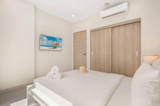 2BR Condo with Pool and Gym Access, Near Palm Beach - 2