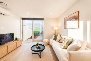 Central 1BR Apartment with Kitchen & Patio - 5