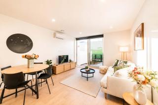 Central 1BR Apartment with Kitchen & Patio - 4