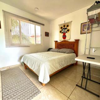 Entire house, 4 bedrooms with bathroom - 8