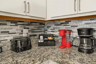 New Downtown Indy Skywalk Access Sleeps 7 - 5
