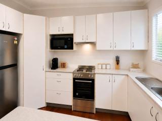 3-bdr house steps to Morayfield shopping center - 8