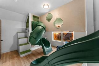 Family Fun · Hot Tub + Kids Slides + Pool · Golf - 8