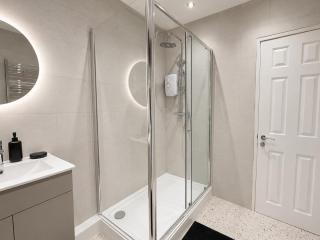 Cosy Modern 2BR Leeds City Stay Free Parking 1gb Wi-fi - 1