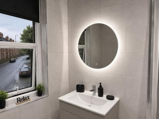 Cosy Modern 2BR Leeds City Stay Free Parking 1gb Wi-fi - 3